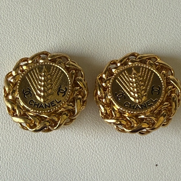 Chanel Vintage Clip On Earrings Wheat Rice Motif CC Gold Plated Chain - Picture 4 of 13